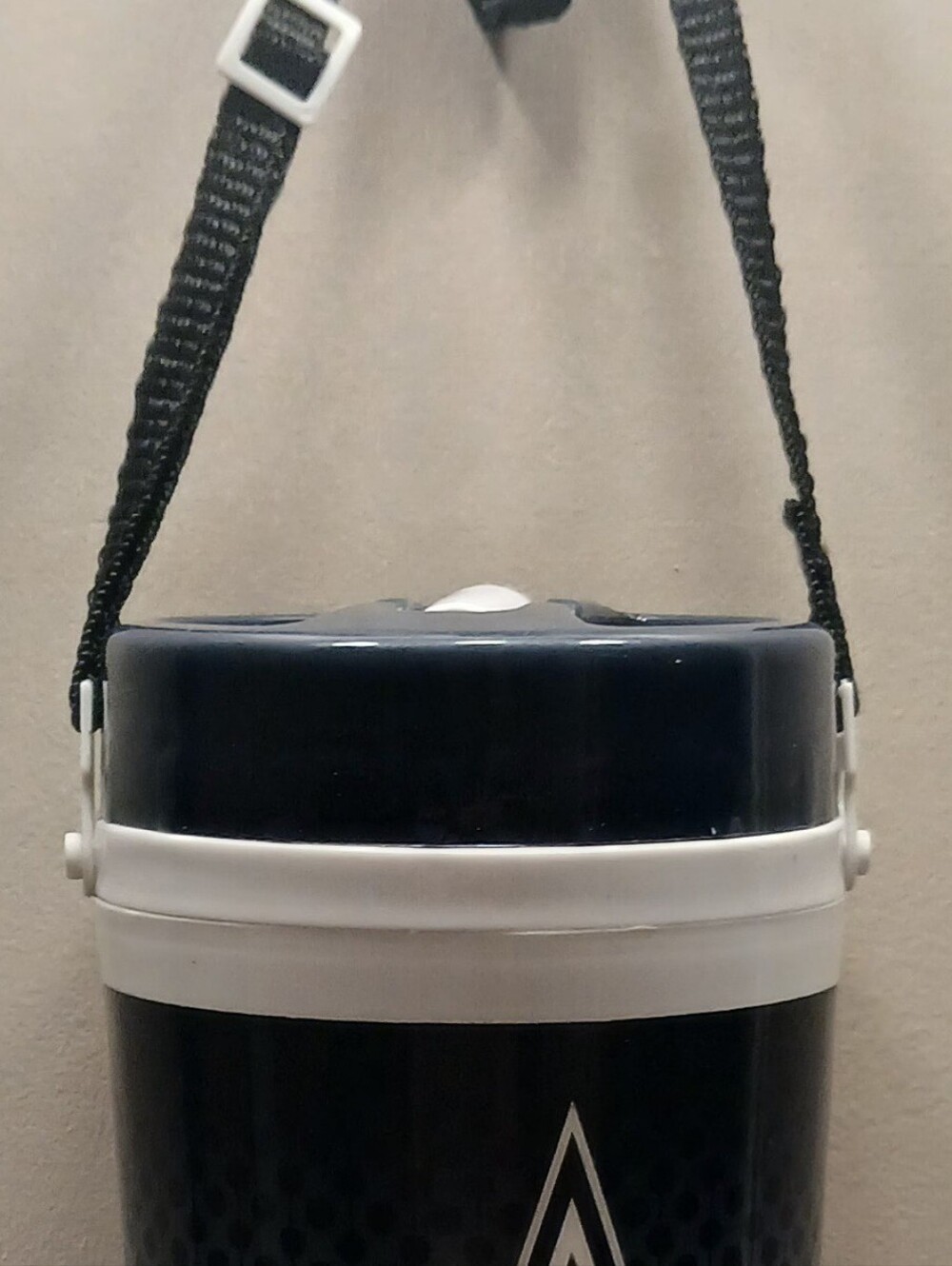 Tumbler with strap and lid/w straw built in. Dallas Cowboys